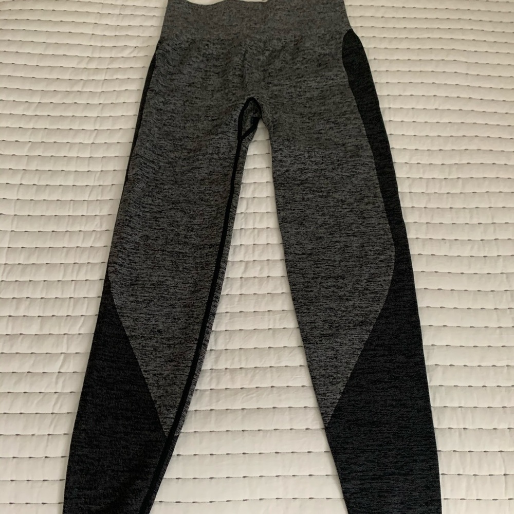 Victoria’s Secret “Pink” leggings